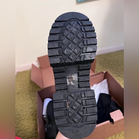 Wild diva- over the knee black boots - Picture 2 of 3